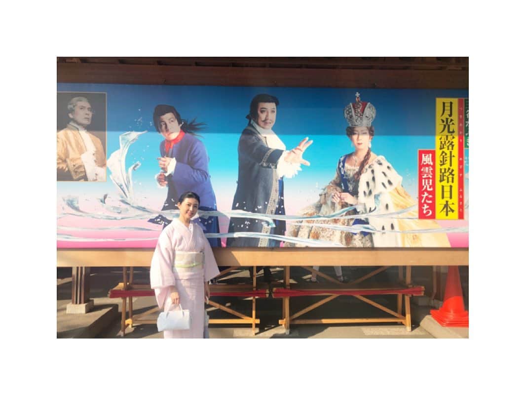 川村亜紀さんのインスタグラム写真 - (川村亜紀Instagram)「六月大歌舞伎 三谷かぶき 月光露針路日本 風雲児たち🌙 月光露針路日本は、つきあかりめざすふるさとと読みます。 素晴らしかったです！歌舞伎座でスタンディングオベーションが起きていました。 出来れば、あと二回三回観たかったです！ 三谷幸喜さんと歌舞伎の化学反応が素敵でした。 歌舞伎役者さんの器用さに感心していたら、八嶋智人さんが一人アウェイのはずなのにホームゲームかのように歌舞伎座のお舞台に馴染み一気に持っていってしまうという流れが生ものを観ている事を強く感じられ好きでした。 エカテリーナのお衣装が豪華でした✨ #kabuki #kabukiza #mitanikabuki #kouraiya #omodakaya  #六月大歌舞伎 #高麗屋 #澤瀉屋 #三谷かぶき #月光露針路日本 #つきあかりめざすふるさと #風雲児たち  #出来れば #あと二回 #観たいです  #猿之助様 の #運動量  #歌舞伎 をはじめ #お着物 や #日本の伝統 が長く守られ受け継がれますように。」6月23日 20時48分 - _aki1015_