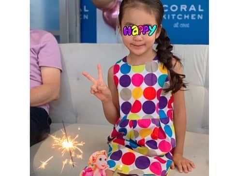 森上亜希子さんのインスタグラム写真 - (森上亜希子Instagram)「今日は7月1日に5歳になる娘の第1回お誕生日会をしました！！ 7月1日はちょうどウィンブルドンの時期なのでイギリスにいるため、お誕生日にお祝いがこの数年出来ていません。本当にただただ申し訳ない気持ちでいっぱいです。  なので、私が行く前とお誕生日、そして帰って来てからの3回お祝いをします！ そして、今日がその1回目！  ケーキは娘が最近ハマっているラプンツェルを@berry_aiさんにお願いをしました！ これには娘も大喜び！！ 良かったぁ！  おめでとう！また当日に改めて！！ #お誕生日会 #娘 #女の子 #5歳 #familytime #birthdayparty #birthdaycake #ラプンツェル #rapunzel」6月23日 20時59分 - akiko_morigami