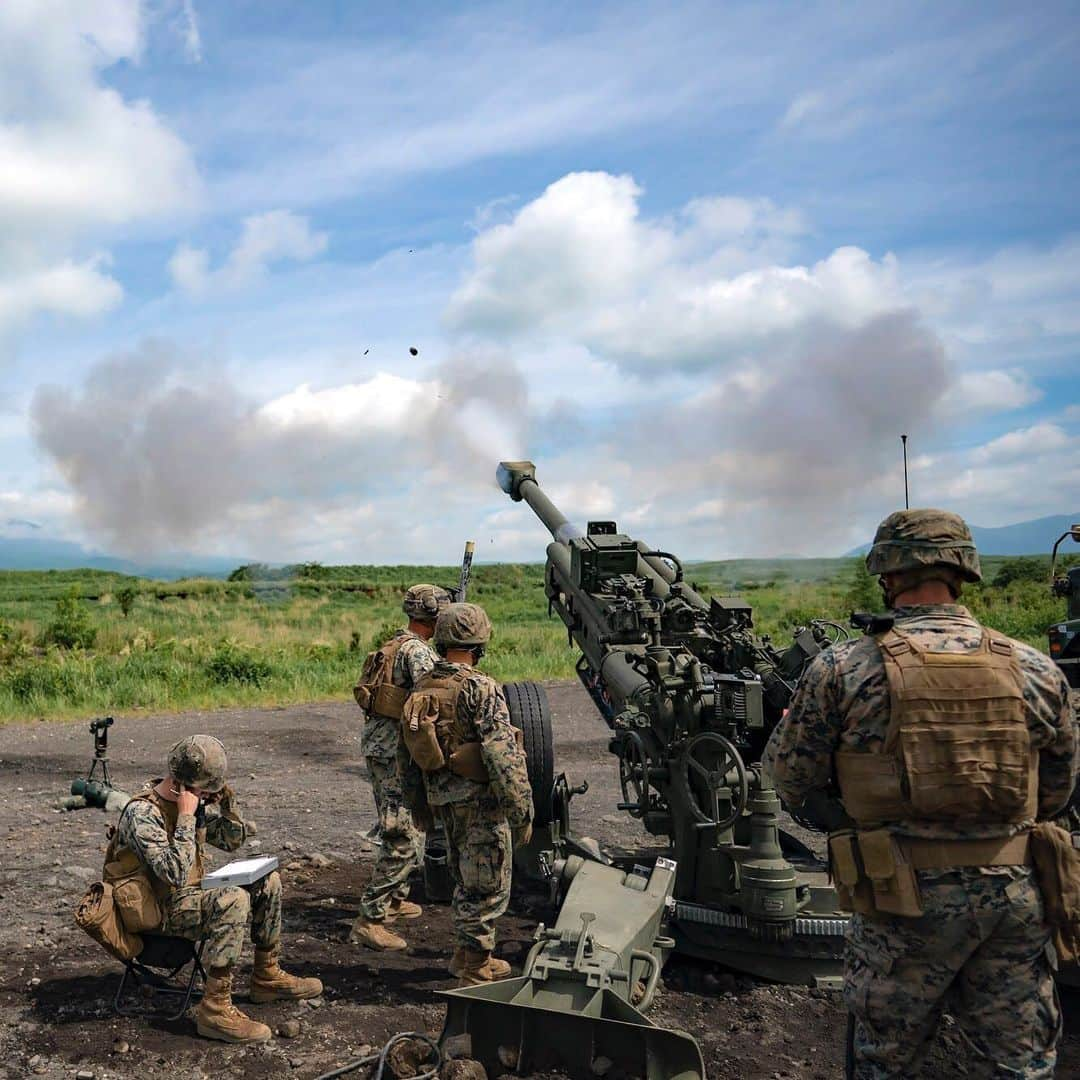 アメリカ海兵隊さんのインスタグラム写真 - (アメリカ海兵隊Instagram)「Freedom Fire  Marines with India Battery, 3rd Battalion, 12th Marine Regiment, fire an M777 Howitzer during Exercise Fuji Viper, at Combined Arms Training Center, Camp Fuji, June 14, 2019. (U.S. Marine Corps photo by Cpl. Esgar Rojas)  #Marines #USMC #Japan #MtFuji #Howitzer #Weapons」6月23日 20時55分 - marines