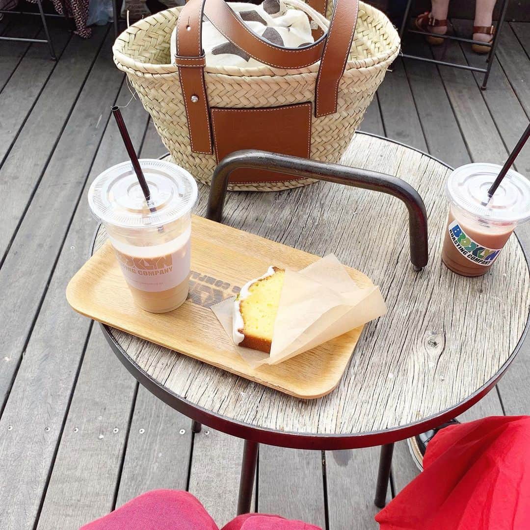 左近鈴乃さんのインスタグラム写真 - (左近鈴乃Instagram)「. カフェでのんびりする時間って やっぱり私には必要な時間やなと🌿♡ 学生の頃を思い出して、2人でまったり。 そして相変わらず止まらないお口🗣笑 . #北浜カフェ #北浜」6月23日 21時09分 - suzuno_sakon