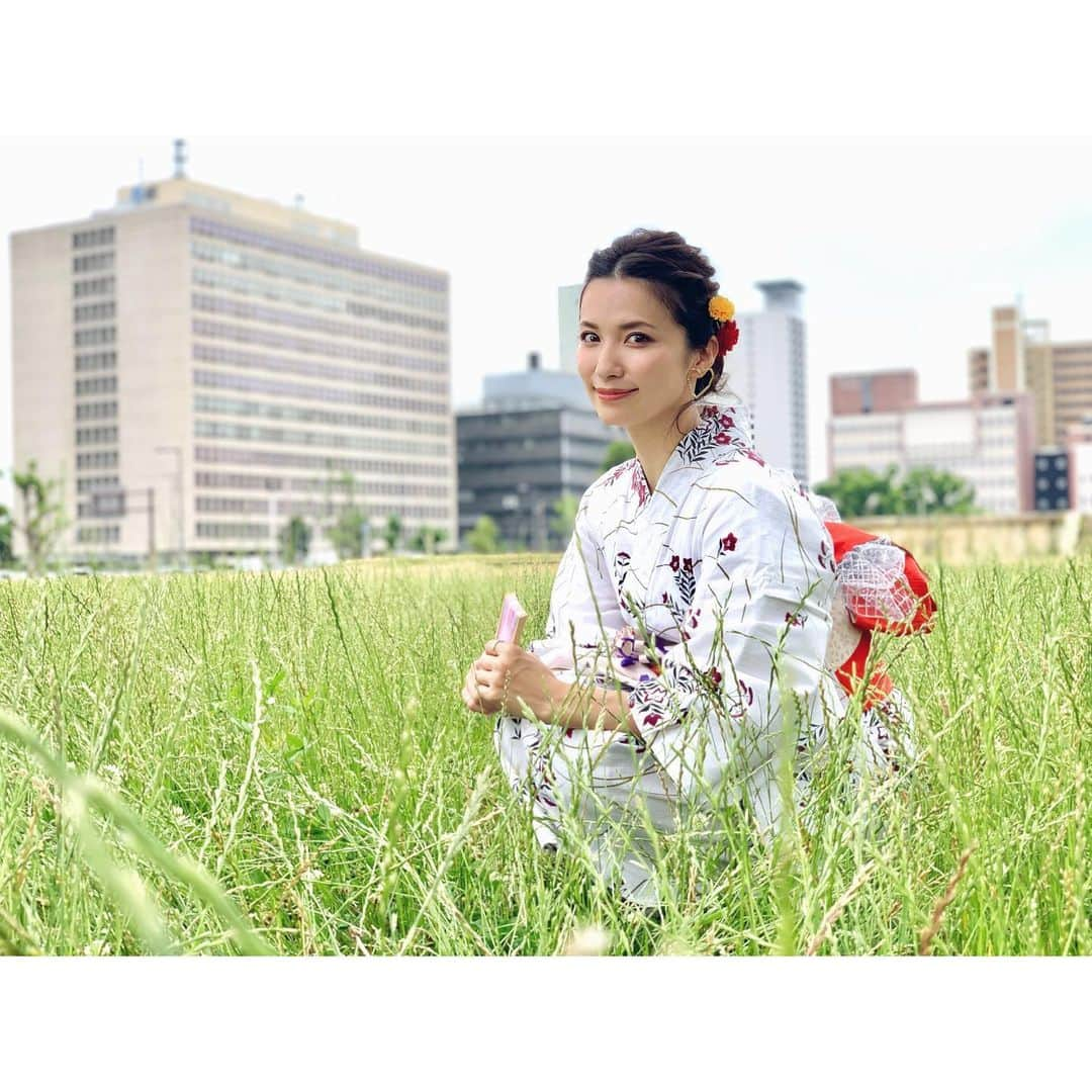 戸田れいさんのインスタグラム写真 - (戸田れいInstagram)「👘❤️ ・ ・ 今年初の浴衣は白でした🕊 似合うかな?? ・ 浴衣を着ると、お祭りとか花火に行きたいなって毎年思うけど…もう何年も行けていないような… 今年の夏はもっと満喫したいな🌺 ・ ・ #大阪 #イベント #浴衣 #japanesegirl #japan #kimono #instalove」6月23日 21時06分 - rei_toda