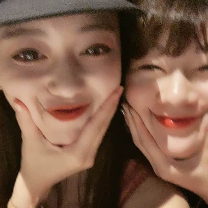 りーちゃんのインスタグラム：「ぶりこ#姉妹」