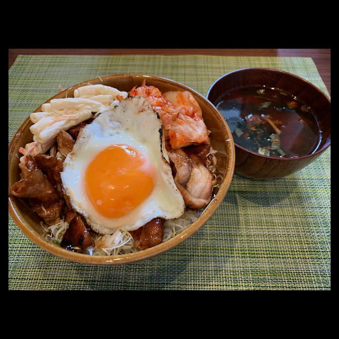 黒羽麻璃央さんのインスタグラム写真 - (黒羽麻璃央Instagram)「わがまま丼」6月23日 21時12分 - mario_kuroba