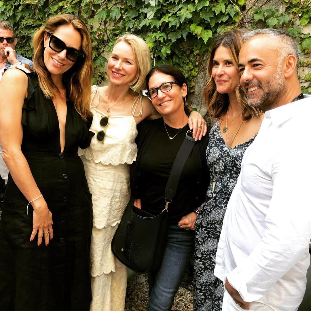 ボビー・ブラウンのインスタグラム：「Meeting of the entrepreneurial minds celebrating @costafrancisco @costabrazil at  @ondabeautynyc c with @naomiwatts @cristinacuomo His new oils not only look so chic but are magic like. I bought both the face and the body last week and already see a difference.」