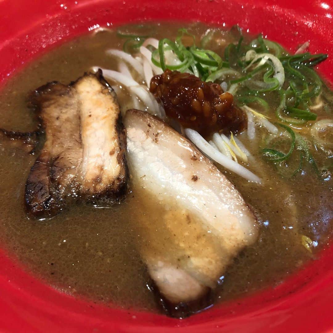 カバのインスタグラム：「本日のでぶ活。 岡山にある、小豆島ラーメンさんの醤ラーメン！ばーりうまカバちゃんでした🙆‍♂️✨あぁ、痩せたい！ . #本日のでぶ活 #でぶ活 #岡山#小豆島ラーメン#醤ラーメン#ラーメン#グルメ#グルメ好きな人と繋がりたい#ラーメン好きな人と繋がりたい#バカうま#ならぬ#カバうま #あぁ、痩せたい」