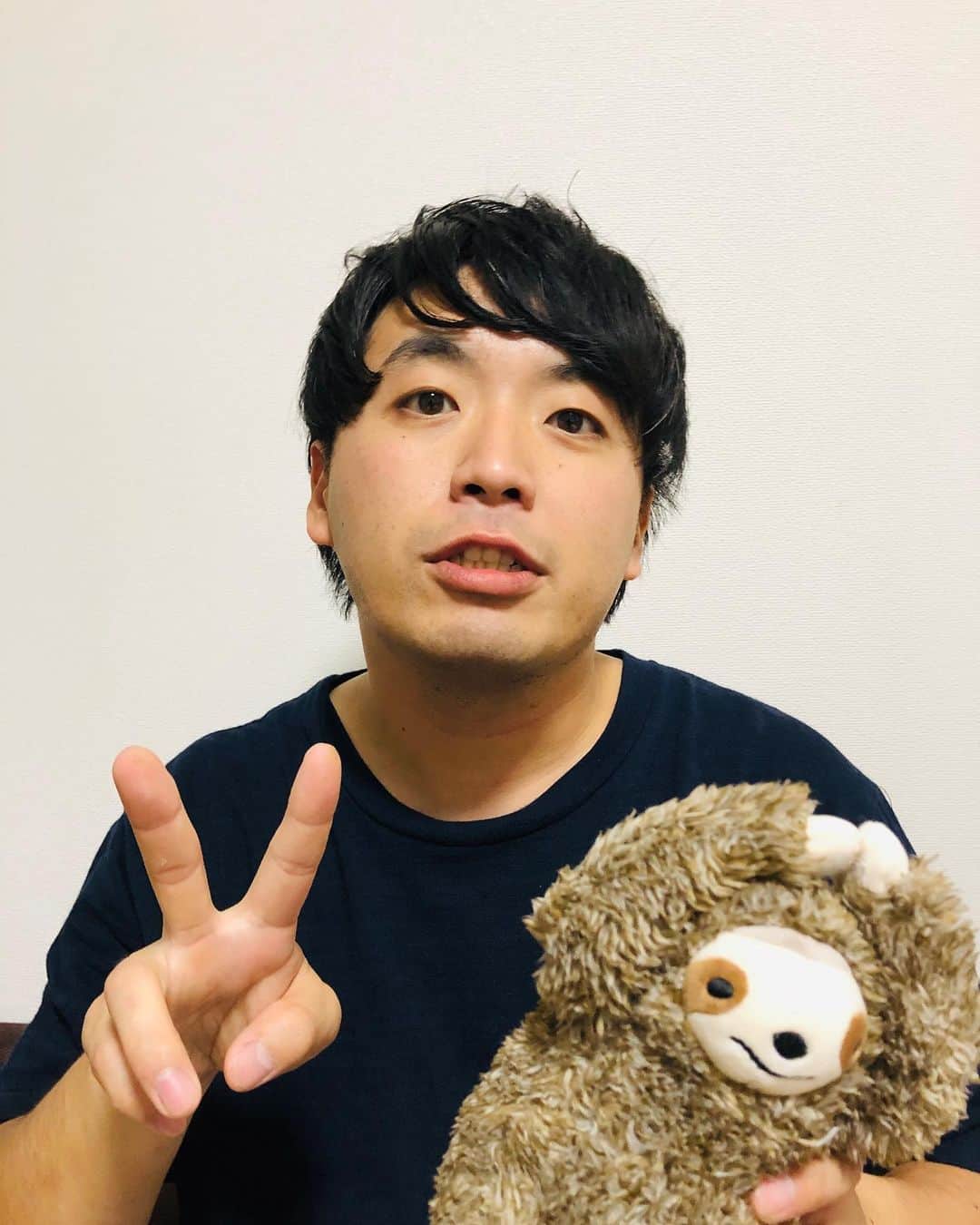 井澤惇のインスタグラム：「帰国してその足で髪切りに行ってきた！脱ナマケモノ！」