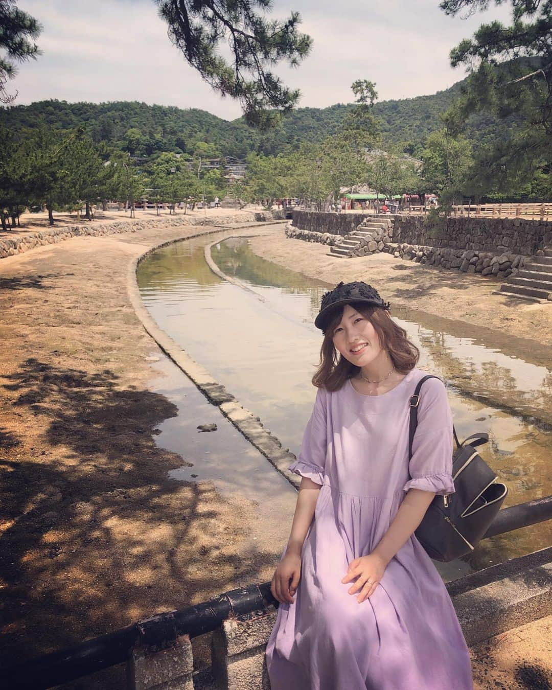 澤村小夜子さんのインスタグラム写真 - (澤村小夜子Instagram)「#広島観光 ⛩ . #宮島 の街でラムネ 手乗り #大鳥居 #厳島神社 #川創 の #ウニホウレンと #マチョーキ #揚げもみじ饅頭 #宮島水族館 #景色はいいけどチャック全開 #あなご飯うえの  #鹿  #広島最高 #楽しかった #またね #澤村小夜子 #バンホーテンさやこ」6月23日 21時37分 - sayako_negoto