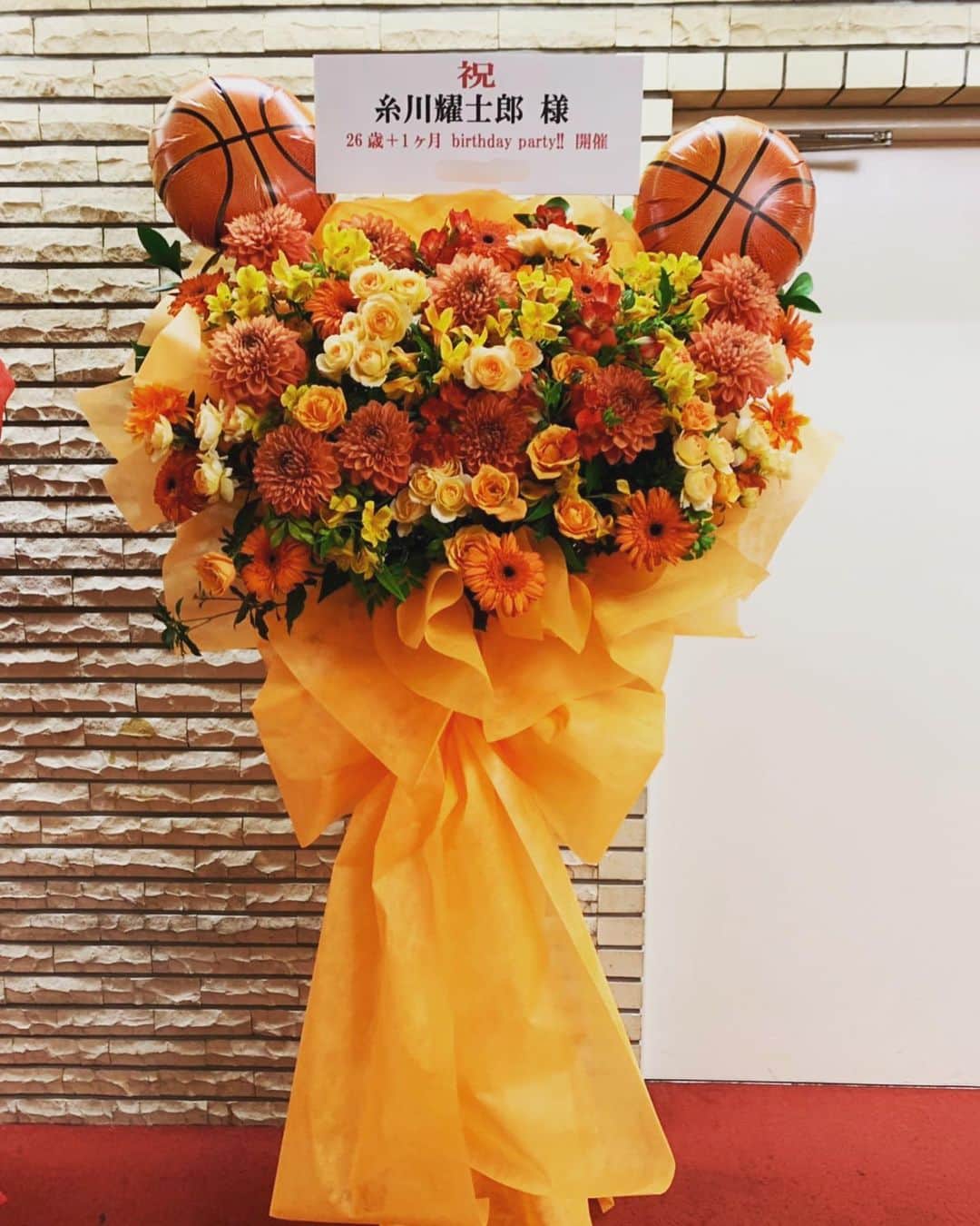 糸川耀士郎のインスタグラム：「スタンド花 part2.  本当に、皆様素敵なお花をありがとうございました！！ 俺ももっともっと大きな花を咲かせる！ 欲張りだけん、このスタンド花達みたいにいろんな色の花を！！！！！！💐」