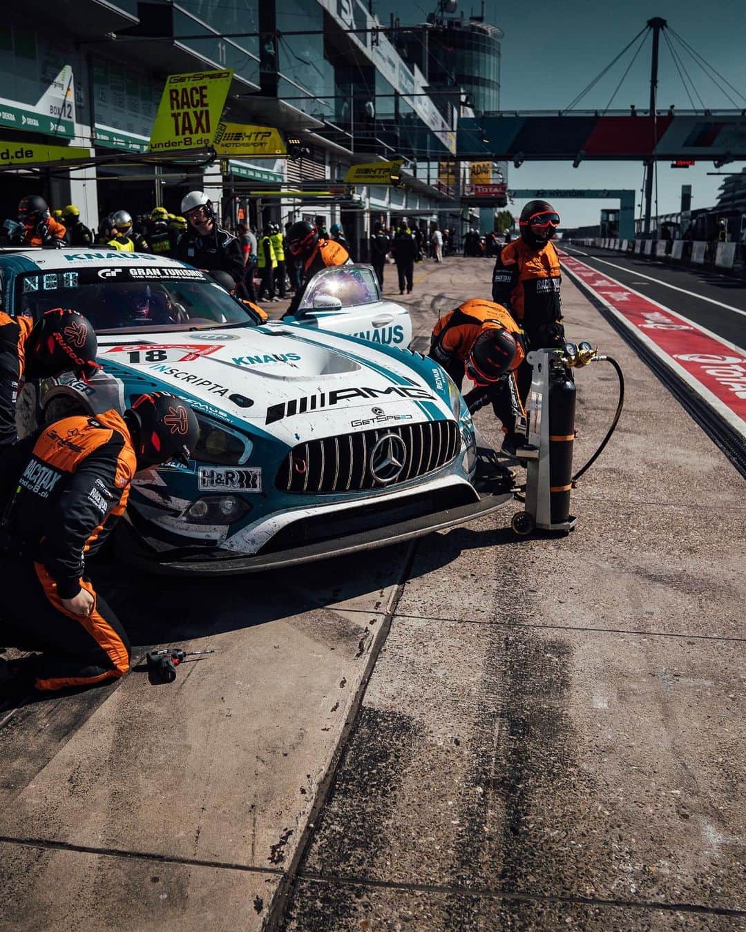 Mercedes AMGさんのインスタグラム写真 - (Mercedes AMGInstagram)「We’re keeping our heads down for the last hour of the race! Still fighting for the podium! #MercedesAMG #AMG #AMGGT3 #DrivingPerformance #24hnbr #24hAMG #nuerburgring」6月23日 21時52分 - mercedesamg