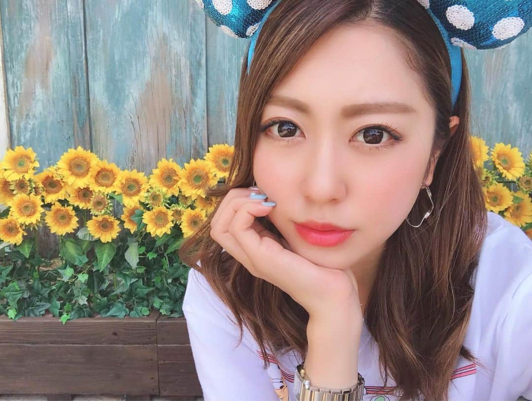 小山ひかるさんのインスタグラム写真 - (小山ひかるInstagram)「パークにある向日葵と🌻🌻 . 一人でもパークの中だと 御構い無しにセルフィー😂✨ . 一人行動苦手なひかるでも パークの中なら一人でなんでも出来るの☺️💓笑 . さすが夢の国やわ〜♪♪笑 . . #disney #disneysea #tds #tokyodisney #tokyodisneysea #tokyodisneyresort #ディズニー #ディズニーシー #セルフィー #selfie #自撮り #お一人様 #お一人様ディズニー #向日葵 #ひまわり #🌻 #盛れた #happy #smile #ダッフィー待ち #ダフグリ #ダフグリ待ち」6月23日 21時45分 - hikaru_kym