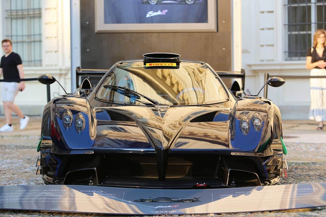 パガーニ・アウトモビリのインスタグラム：「In the enchanting setting of the @parcovalentino the Zonda Collection is even more mindblowing. Hurry up you have time until tonight for this spectacle! Also, don't forget to see the Huayra Jeden - check it out on our Facebook channel.  #ParcoValentino #pagani #zonda #zondac12 #zondaf #zondar #zondacinqueroadster #zondahpbarchetta #zonda20 #zonda20anniversary #zondacollection」