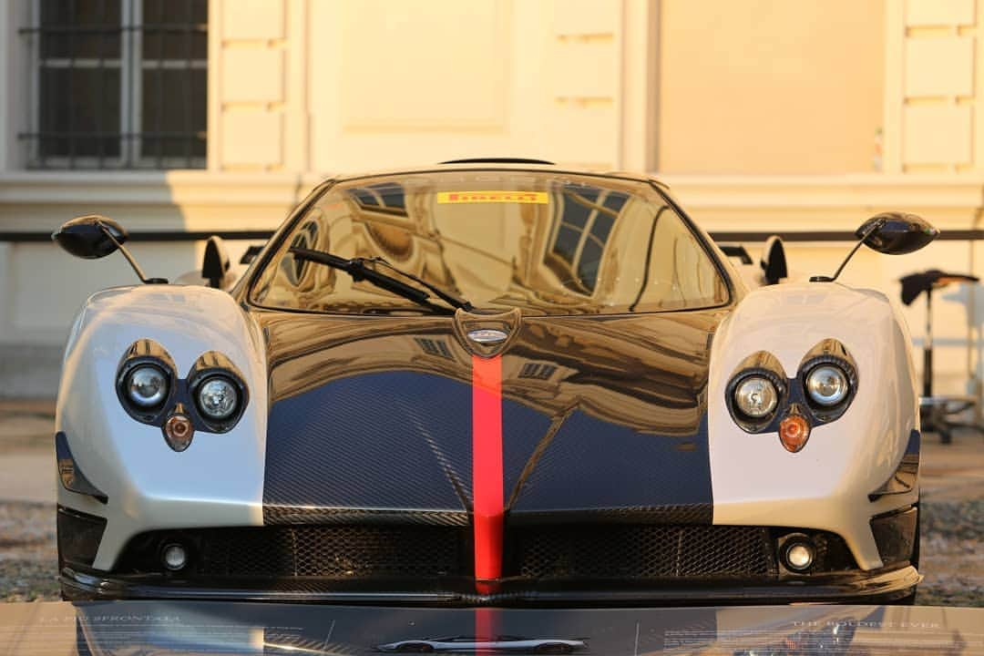 パガーニ・アウトモビリさんのインスタグラム写真 - (パガーニ・アウトモビリInstagram)「In the enchanting setting of the @parcovalentino the Zonda Collection is even more mindblowing. Hurry up you have time until tonight for this spectacle! Also, don't forget to see the Huayra Jeden - check it out on our Facebook channel.  #ParcoValentino #pagani #zonda #zondac12 #zondaf #zondar #zondacinqueroadster #zondahpbarchetta #zonda20 #zonda20anniversary #zondacollection」6月23日 21時50分 - paganiautomobili