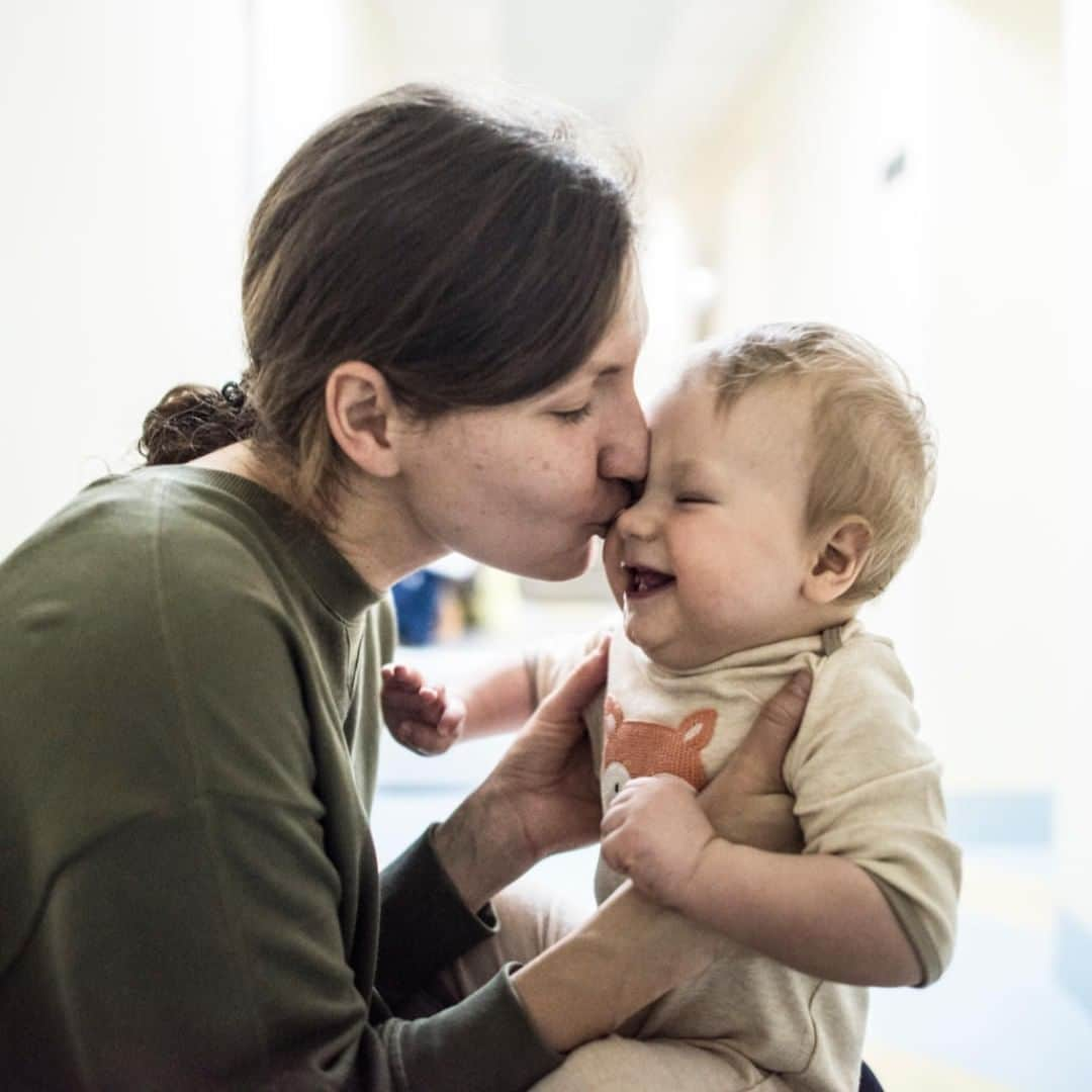 unicefさんのインスタグラム写真 - (unicefInstagram)「Having a work-family balance isn’t just the responsibility of parents. It’s the responsibility of businesses and governments as well. Join us in calling for policies to support working parents by tapping the link in our bio. 😘 @unicef_ukraine © UNICEF/UN0201127/Maloletka #EarlyMomentsMatter」6月23日 21時55分 - unicef