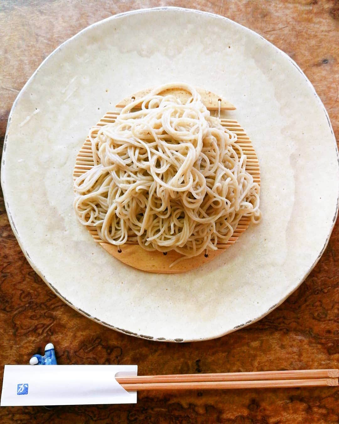 林智美 さんのインスタグラム写真 - (林智美 Instagram)「お上品。 もちろん美味。 そしてお箸が使いやすくて好き🙌  #そば #蕎麦 #細切り #そば切りからに #蕎麦湯好き」6月23日 21時59分 - h_tomomi_i
