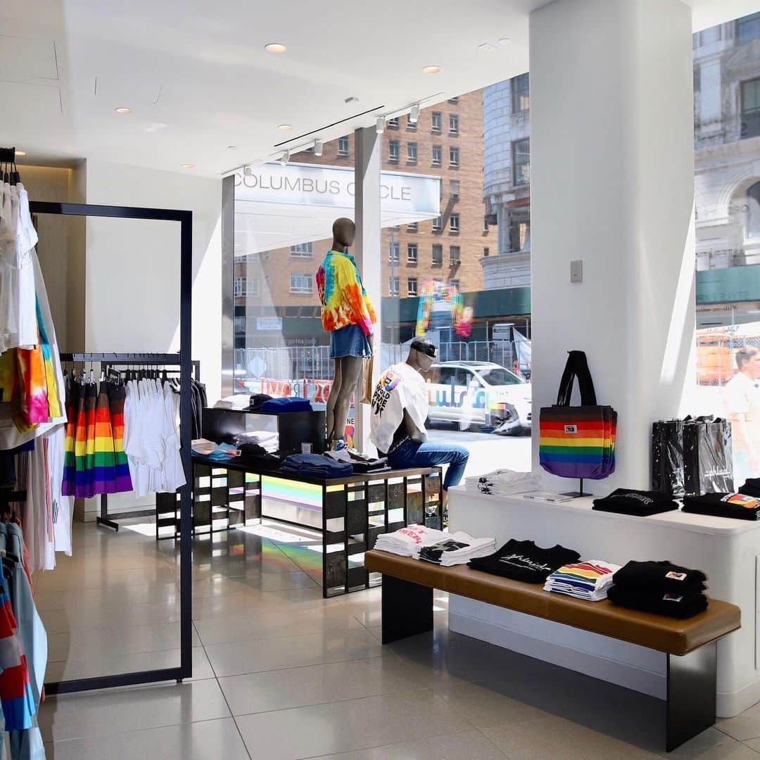 Nordstromさんのインスタグラム写真 - (NordstromInstagram)「We’re celebrating WorldPride 2019 with a very special pop-up at #NordstromNYC ft. @thephluidproject’s inspiring genderless offerings along with the brand’s WorldPride 2019 | Stonewall 50 capsule collection. Stop in to shop the pop-up now through July 1. 🌈 #pride」6月24日 3時32分 - nordstrom