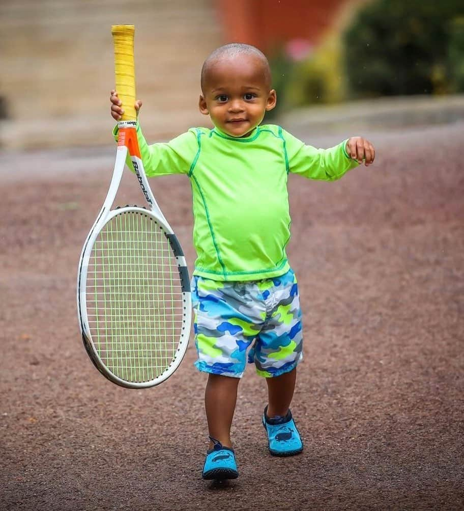 ショウン・トンプソンさんのインスタグラム写真 - (ショウン・トンプソンInstagram)「What brings you joy? I have no idea if Sander or Silas will love tennis, love science, love performing or love being spelling bee competitors. What matters most is that we guide them to find passion in whatever it is that they do. So I ask you again... ‼️WHAT BRINGS YOU JOY? #sundayvibes #motivation #toddler #tennis #live #love #parenting #children」6月23日 22時04分 - shaunt