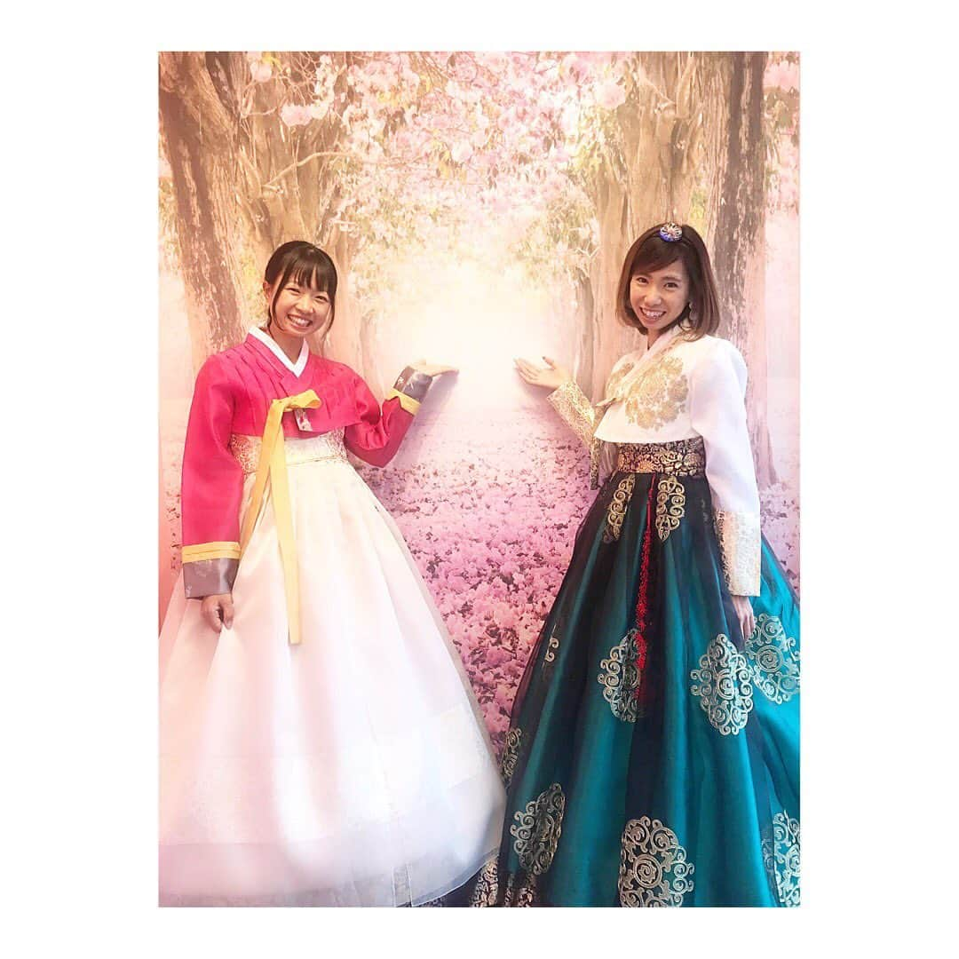 下門美春さんのインスタグラム写真 - (下門美春Instagram)「今日は志帆ちゃんと新大久保行って来ましたー🤤✨ 行きたかった糸かき氷(Seoulcafe)とかサムギョプサル、UFOチキンも食べられたので満足❤️ ふらふら歩いてたらチマチョゴリ体験のお店があって着てみたよ😃✨ 最近まで韓国版花より男子見すぎて韓国欲高まってたからめちゃめちゃ楽しかった！😭✨ 当分野球の予定もないし、 次はなにを楽しみに頑張れば良いのやらー😭⚡️ とりあえずがむしゃらに明日からまた頑張ろー💪笑 雨にも負けず！！！☔️😭 #japan #marathon #runner #マラソン #マラソン女子 #ランニング #ランニング女子 #可愛い顔してこのおなご #めっちゃ速いです #志帆ちゃん #女子アスリート の #休日 #新大久保 #新大久保カフェ #チマチョゴリ 体験」6月23日 22時05分 - 38shimo