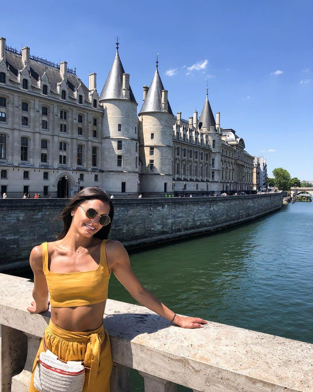 デレク・ハフさんのインスタグラム写真 - (デレク・ハフInstagram)「Americans in Paris 🇫🇷❤️」6月23日 22時19分 - derekhough