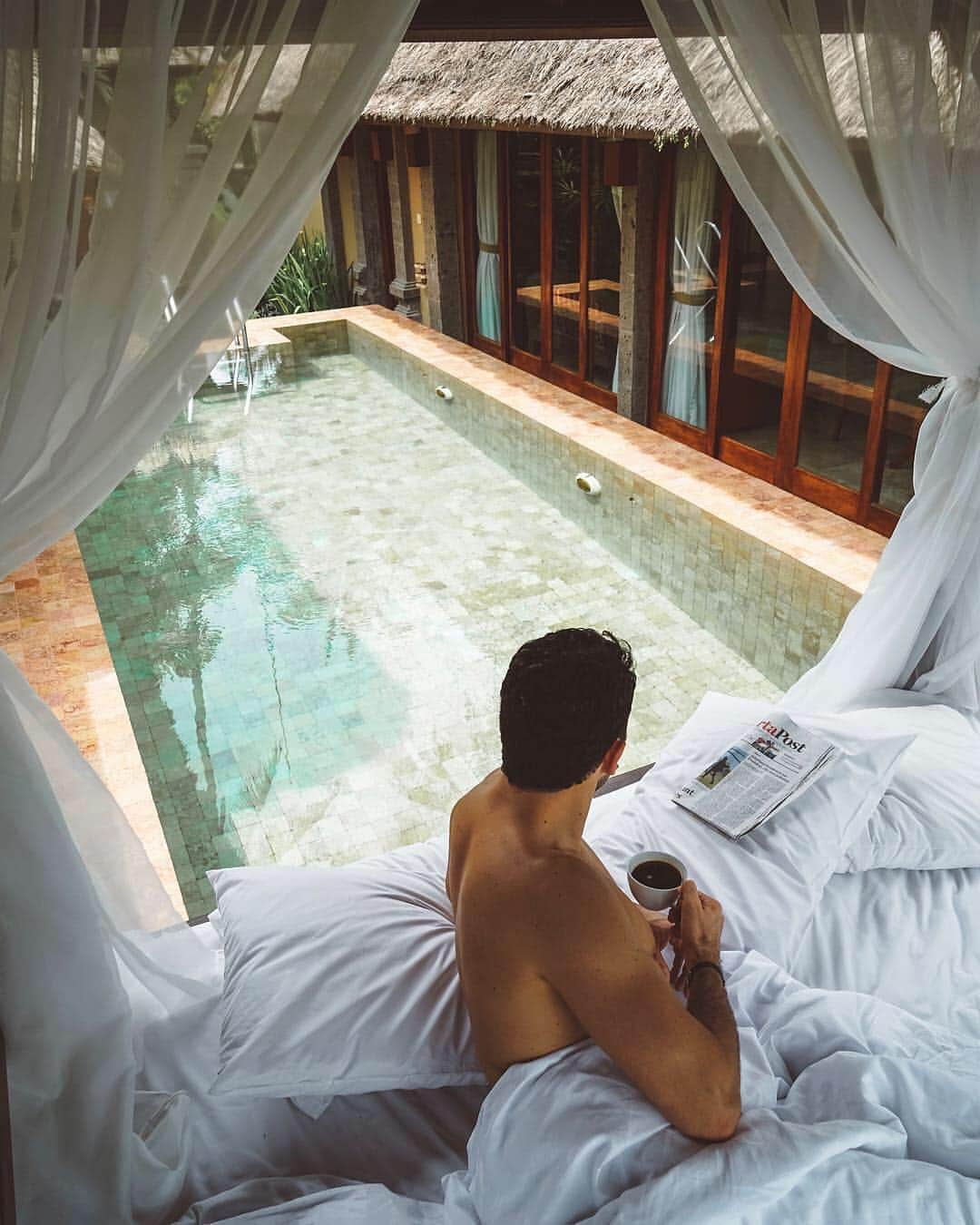 Sezgin YILMAZのインスタグラム：「sundays and somedays.. ☕️ iyi pazarlar, umarım herkes şu anda bali’de olmak yerine istanbul’da kalıp oyunu kullanmıştır.. :)」