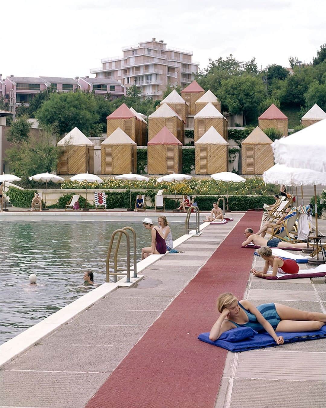 lifeさんのインスタグラム写真 - (lifeInstagram)「Olympic-sized pool and bathhouses above the Hotel la Residenza, which are part of the luxury development northwest of Genoa called Pineta di Arenzano, circa 1963. (Ralph Crane—The LIFE Picture Collection via Getty Images) #Genoa #Italy #PinesOfArenzano」6月23日 22時24分 - life