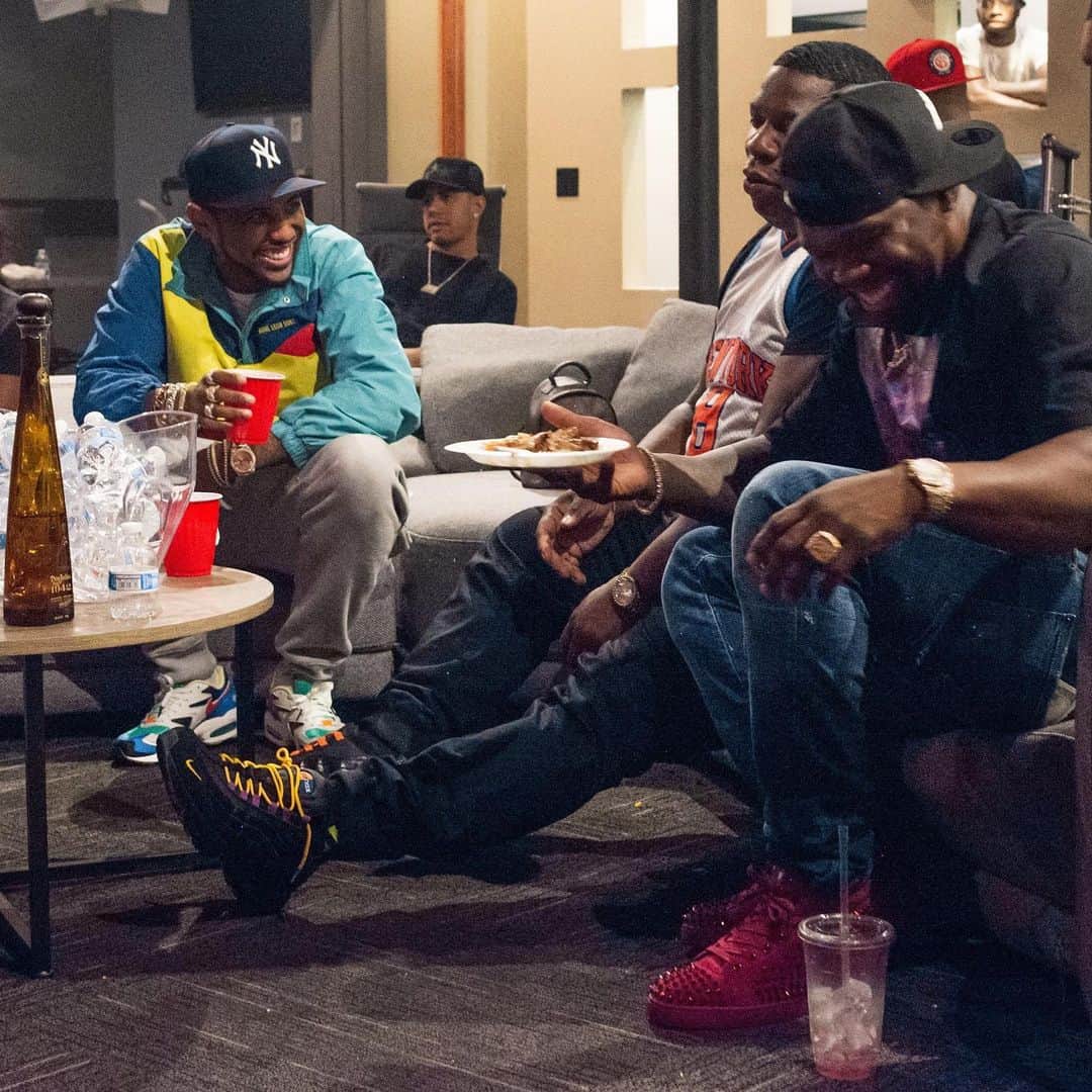 のインスタグラム：「When @50cent comes thru the Game Party, and you tell him the food & drinks was free for everybody except him. He owes... 😂 [shot by @ox.ography]  #MeansStreetStudio #Atlanta」