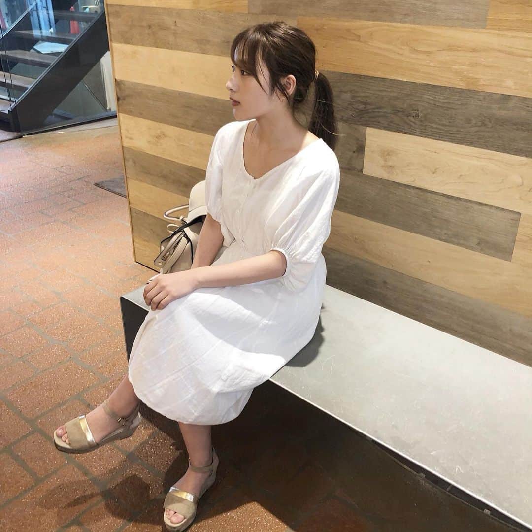 左伴彩佳さんのインスタグラム写真 - (左伴彩佳Instagram)「・ 首元すっきりな服だったからポニーテール👒👡」6月23日 22時26分 - hidaaya_729