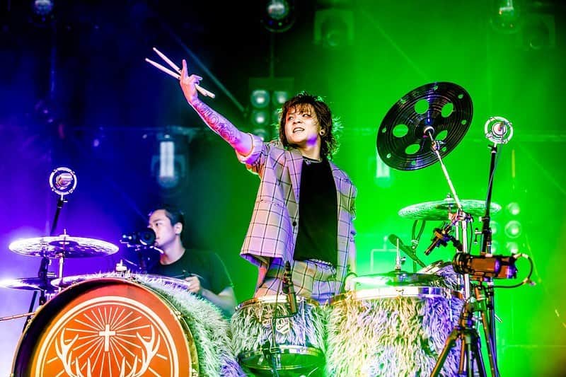 Tatsuya Amanoのインスタグラム：「Thank you DEAD POP FESTiVAL 2019🇯🇵﻿ ﻿ 全身全霊の音、前から後ろまでしっかりと皆んなに響かせれたと思います🥁🔥 ﻿ ﻿ またどこかのLive会場でお会いしましょう🤘🏻﻿ ﻿ ﻿ #DPF2019﻿ ﻿ Photo by @cazrowaoki」