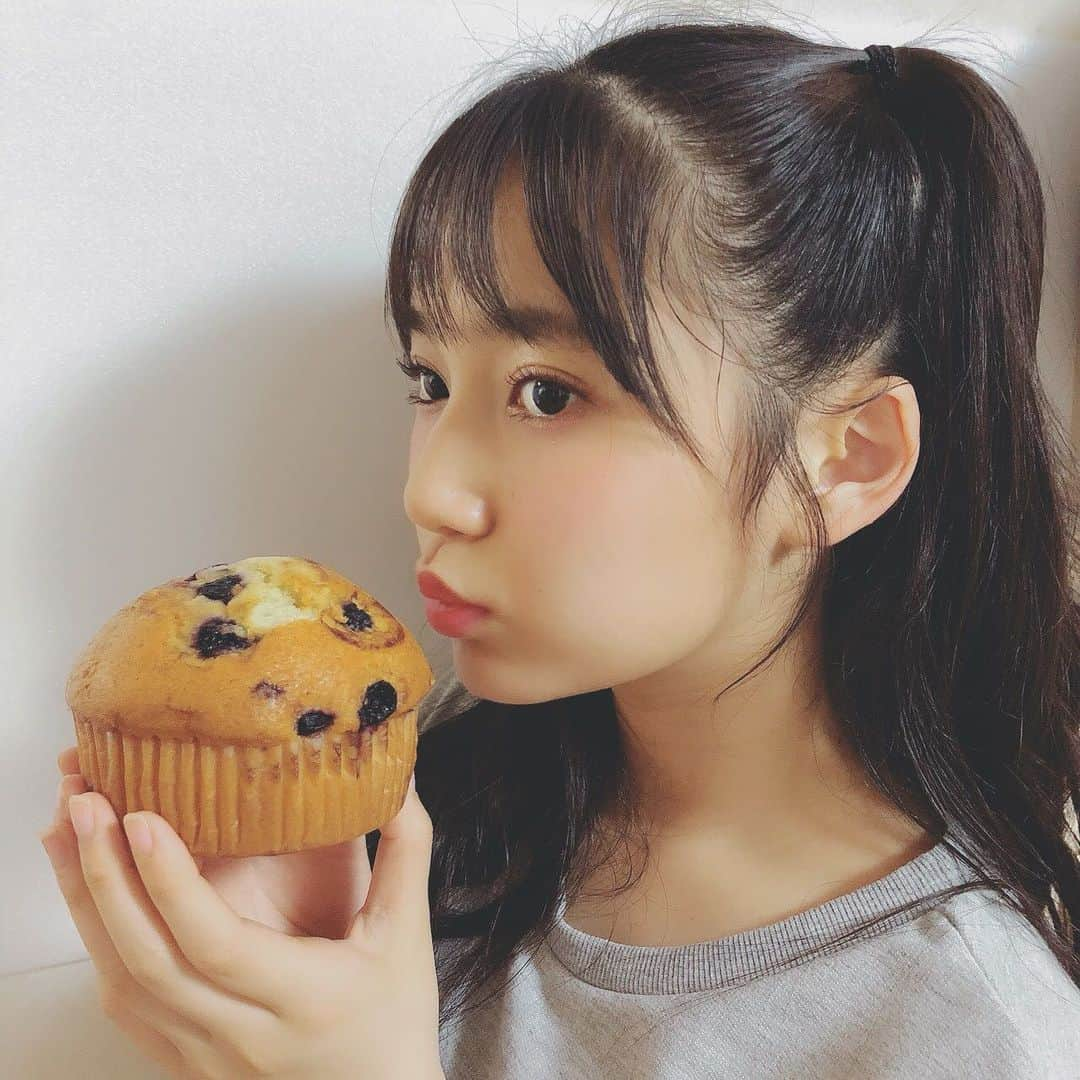 鈴木くるみさんのインスタグラム写真 - (鈴木くるみInstagram)「大きいブルーベリーマフィン💕  #大きい #BIG #ブルーベリー #マフィン #甘い #美味しい #おいしい #スイーツ #かわいい」6月23日 22時29分 - kurumi_akb48