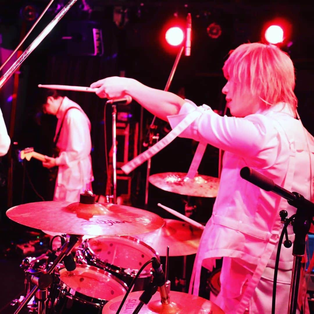 風弥さんのインスタグラム写真 - (風弥Instagram)「ダウト vs DaizyStripper coupling tour 2019「鬼桜～鬼現わる刻 桜舞う～」@宇都宮👹🌸 #daizystripperkazami  #dout #v系  #鬼桜」6月23日 22時33分 - kazami_daizy