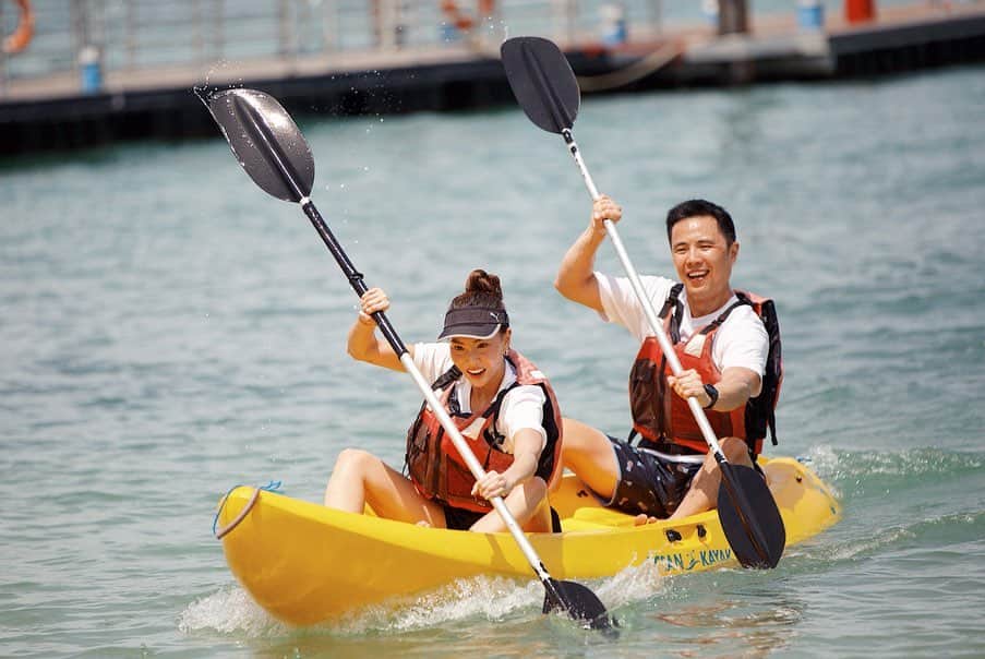 ソニアのインスタグラム：「Swipe all the way for some serious MOOD. Seriously never hustled this hard for team sports EVER ☠️ I was literally shouting at @jermsng “LEFT RIGHT LEFT RIGHT DON’T STOP” 🤣🤣 After today’s Kayak relay, I’m ready for my SEA games debut... . #bioresg #athlizmchallengeday #athlizmstayson #pumasg PC: @nicolequek」