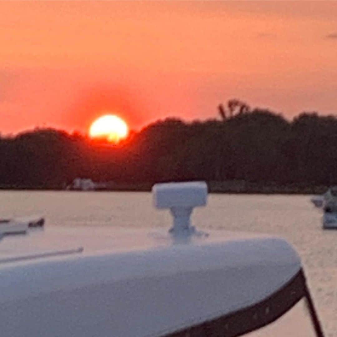クリスティ・ブリンクリーさんのインスタグラム写真 - (クリスティ・ブリンクリーInstagram)「What the Deck...here’s a few more Sag Harbor Sunset Shots with @gianpaolodef @tuttoilgiorno」6月23日 22時37分 - christiebrinkley