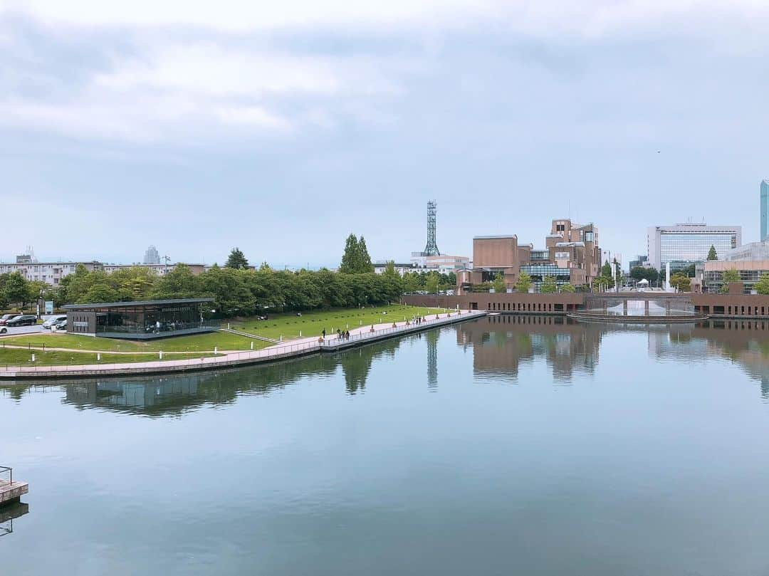 平野ひかるさんのインスタグラム写真 - (平野ひかるInstagram)「富岩運河環水公園に行ってきたょー ももうめも❤  #富山県 #富岩運河環水公園  #もも太郎 #うめ #お散歩 #park #walk」6月23日 22時38分 - hikarun80129