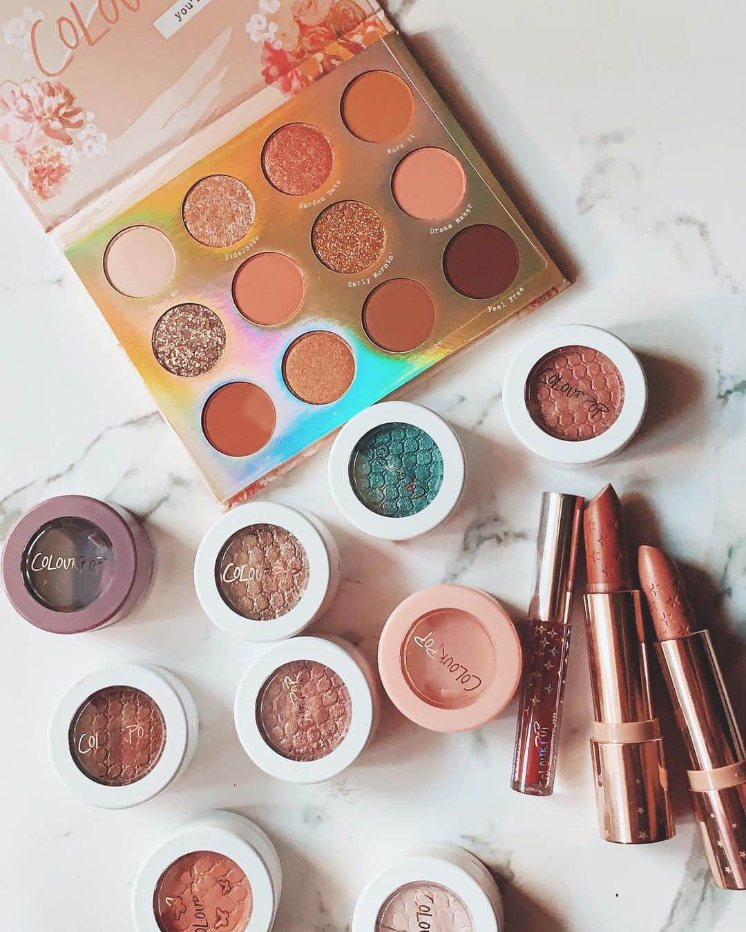 Kozue Kawabeさんのインスタグラム写真 - (Kozue KawabeInstagram)「@colourpopcosmetics  今日届いてずっと遊んでいました。コスメって童心に帰れる。癒し♡ ㅤㅤㅤㅤㅤㅤㅤㅤㅤㅤㅤㅤㅤ ㅤㅤㅤㅤㅤㅤㅤㅤㅤㅤㅤㅤㅤ ㅤㅤㅤㅤㅤㅤㅤㅤㅤㅤㅤㅤㅤㅤㅤㅤㅤㅤㅤㅤㅤㅤㅤㅤㅤㅤ ㅤㅤㅤㅤㅤㅤㅤㅤㅤㅤㅤㅤㅤ #colourpop #colourpopcosmetics #カラーポップ ㅤㅤㅤㅤㅤㅤㅤㅤㅤㅤㅤㅤㅤㅤㅤㅤㅤㅤㅤㅤㅤㅤㅤㅤㅤ#メイク #コスメ  #cosmetic #makeup #Instagram  #コスメ購入品 #mery #instagood  #コスメ好きさんと繋がりたい  #大人メイク  #コスメマニア #デパコス  #今日のメイク  #今日のメイク #今日のコスメ  #メイクプロセス #新作コスメ  #コスメ購入品 #genic_mag #mery #locari #女子力向上委員会」6月23日 23時03分 - miyaco8