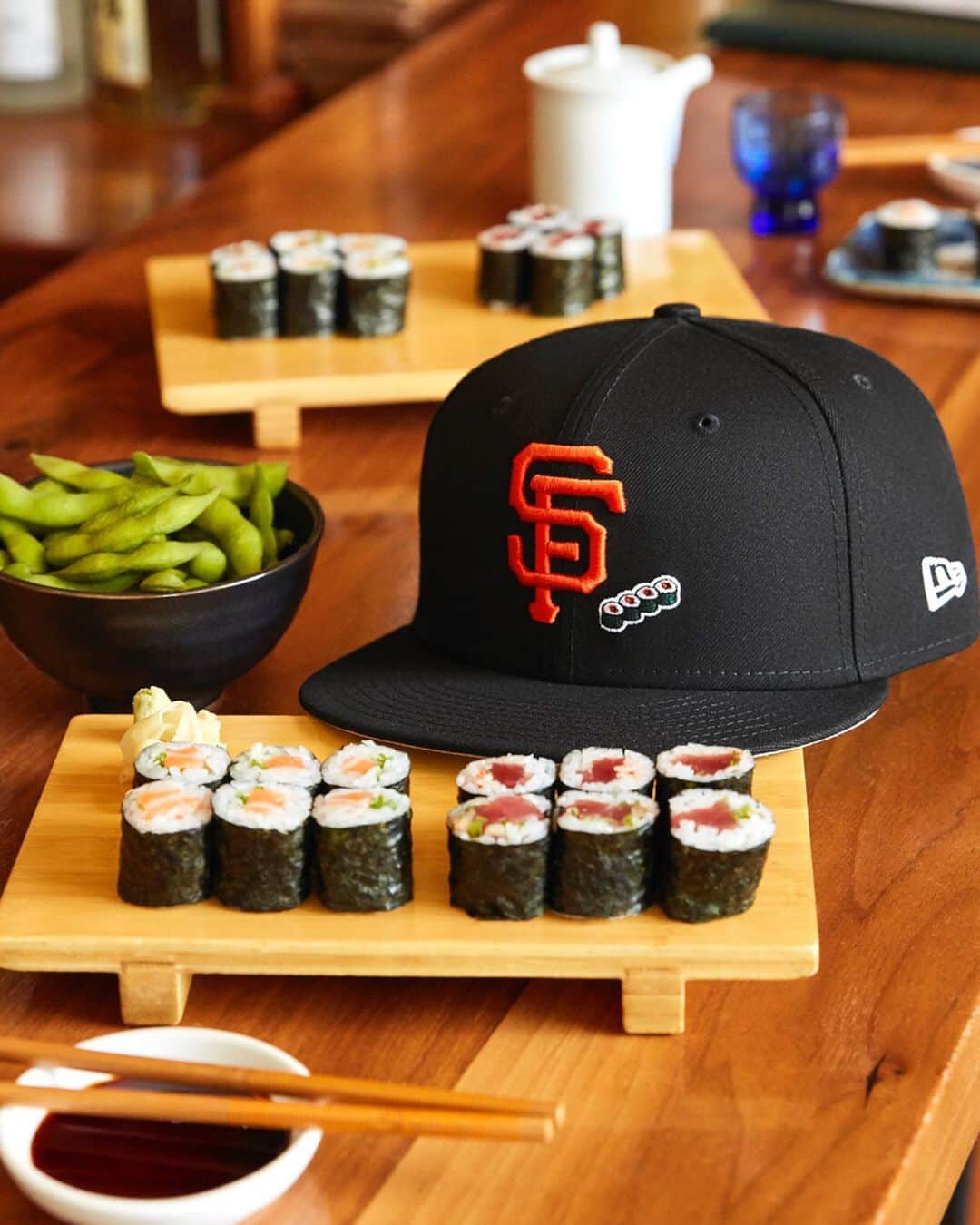 ニューエラ・キャップのインスタグラム：「Grab a bite and a #NewEraCap with the Team Eats Collection. Available in select MLB and NBA teams at neweracap.com」