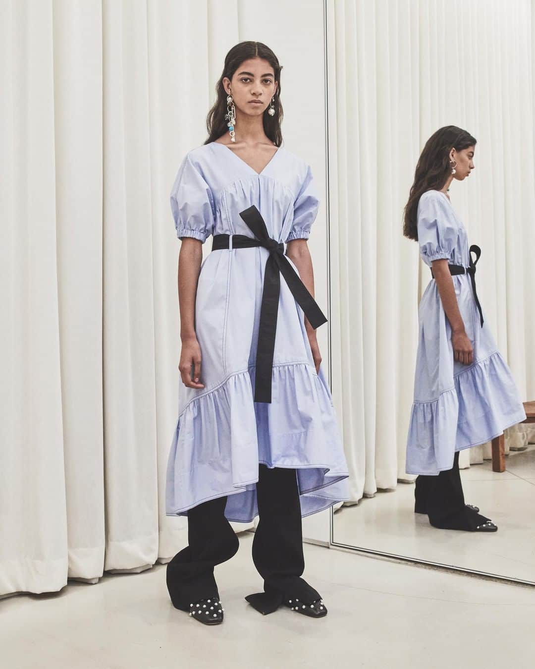 のインスタグラム：「Wrapped up with a bow - the Poplin Midi Flare Dress.  #31Tribe」