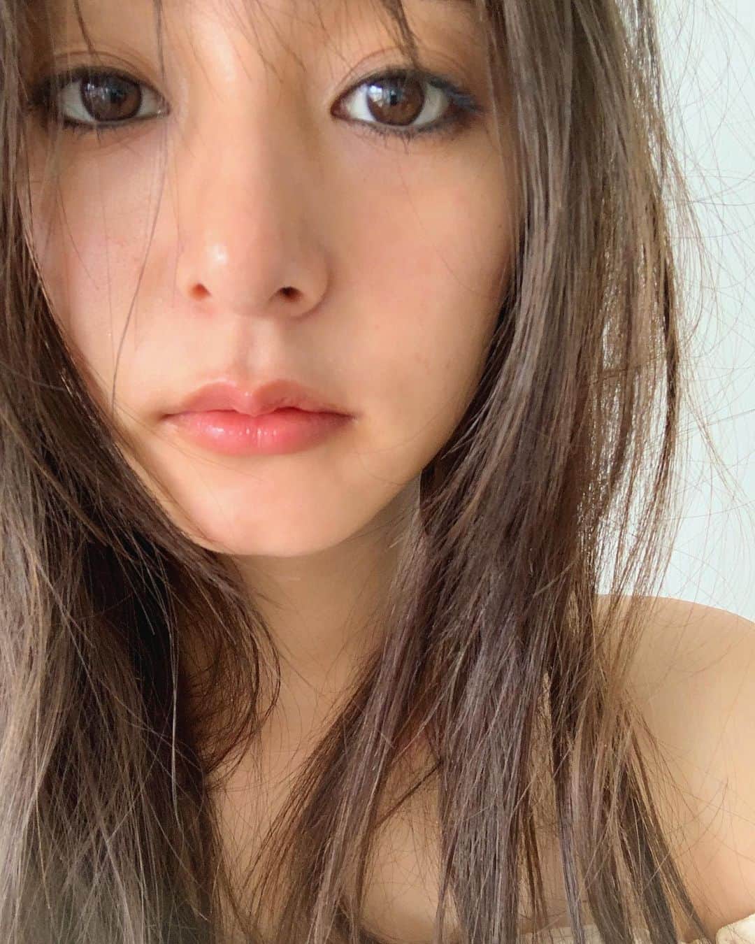 新木優子さんのインスタグラム写真 - (新木優子Instagram)「囲み目メイクは黒目のふちが黒くなる気がする👀‼︎」6月23日 23時06分 - yuuuuukko_