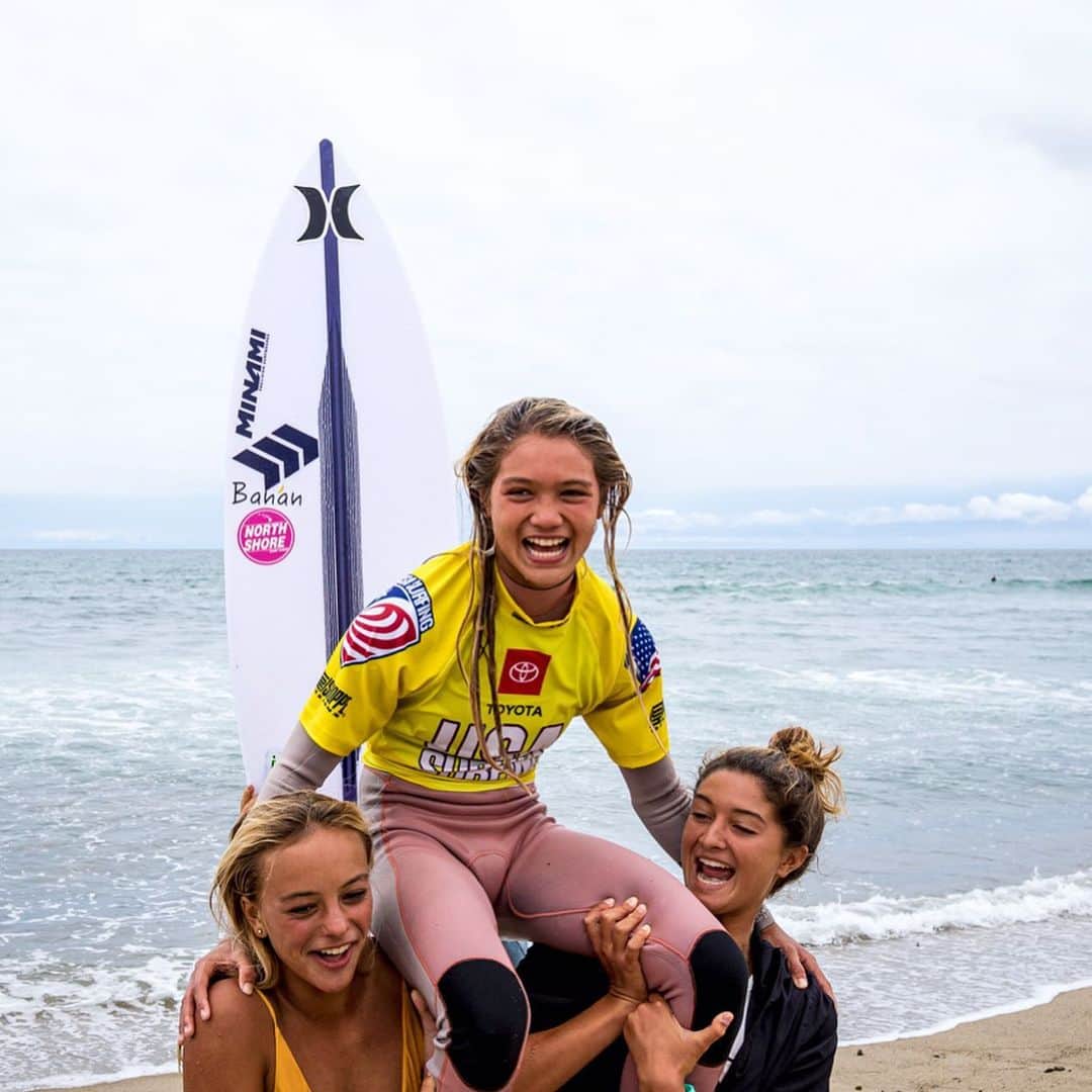 hurleyさんのインスタグラム写真 - (hurleyInstagram)「Champs.🏆 ⠀⠀⠀ Tap our story to see the team and coach @brettsimpson have some fun on finals day at the @usasurfing Championships.⚡️」6月23日 23時09分 - hurley