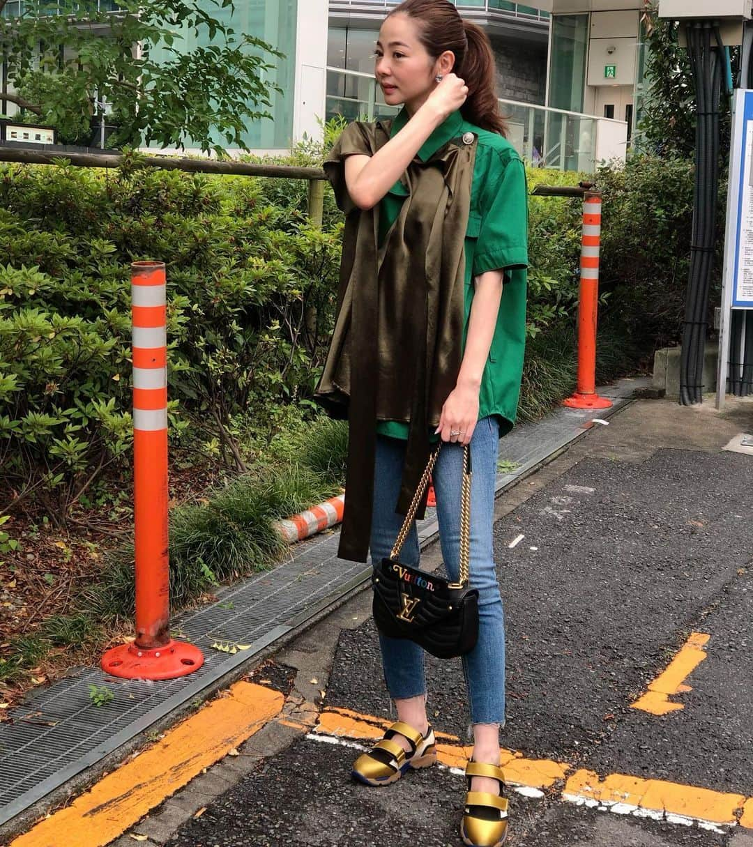 fuka3さんのインスタグラム写真 - (fuka3Instagram)「Vetements×Reebok ずーっと取り置きしてた👟をやっと取りにいけたわん . .  #👕#sacai #👖#zara #👟#marni  #👜#luisvuitton #lv #vetements#vetementsreebok#19ss #marnishoes#zarafashion  #サカイ#ザラ#ルイヴィトン#マルニ #ザラコーデ#ヴェトモン#ヴェトモンリーボック#リステア」6月23日 23時22分 - fuka3