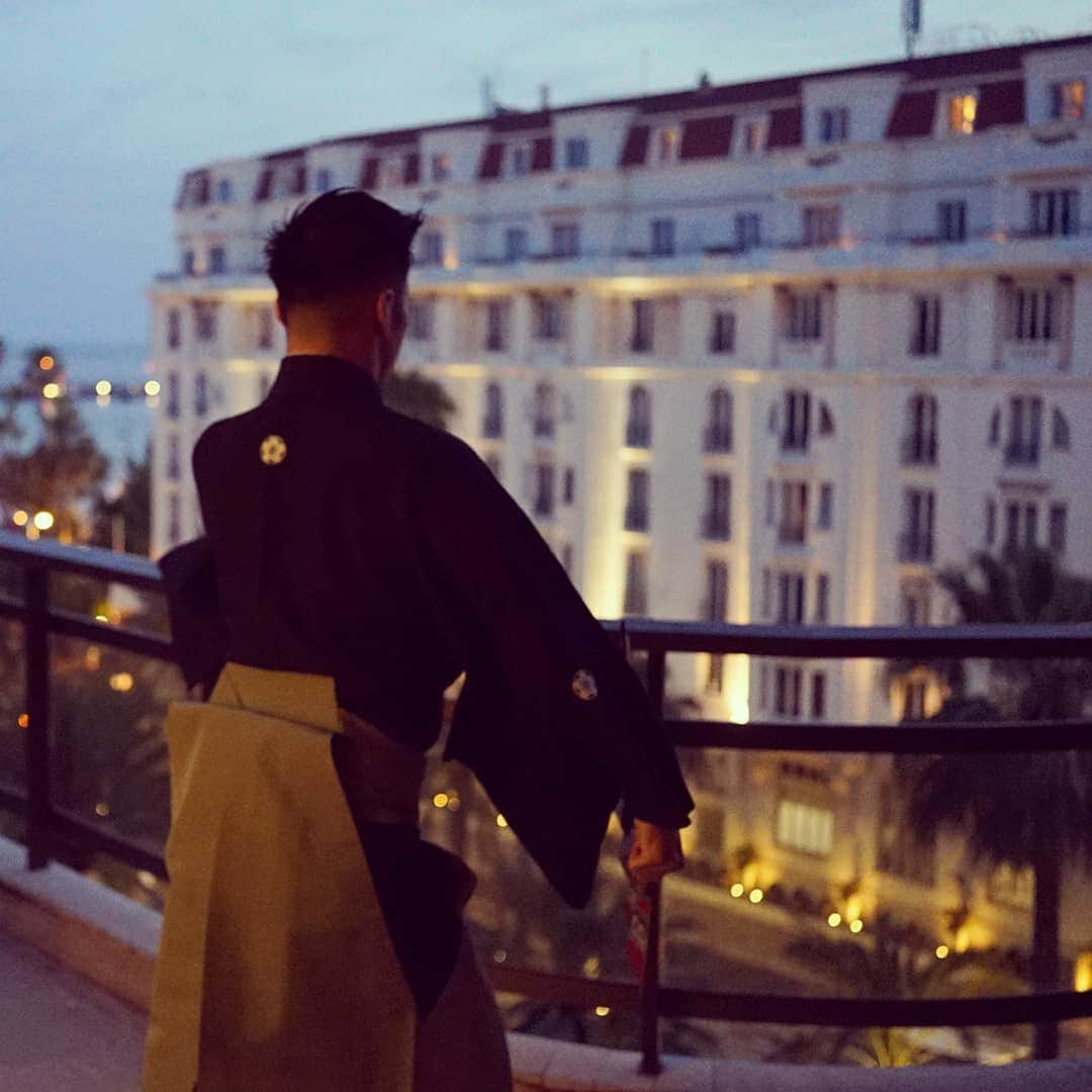 梅川壱ノ介（舞踊家）のインスタグラム：「Ichinosuke Umekawa in Cannes.  #梅川壱ノ介 #日本舞踊 #フランス #カンヌ #umekawaichinosuke #japaneseculture #france #cannes」