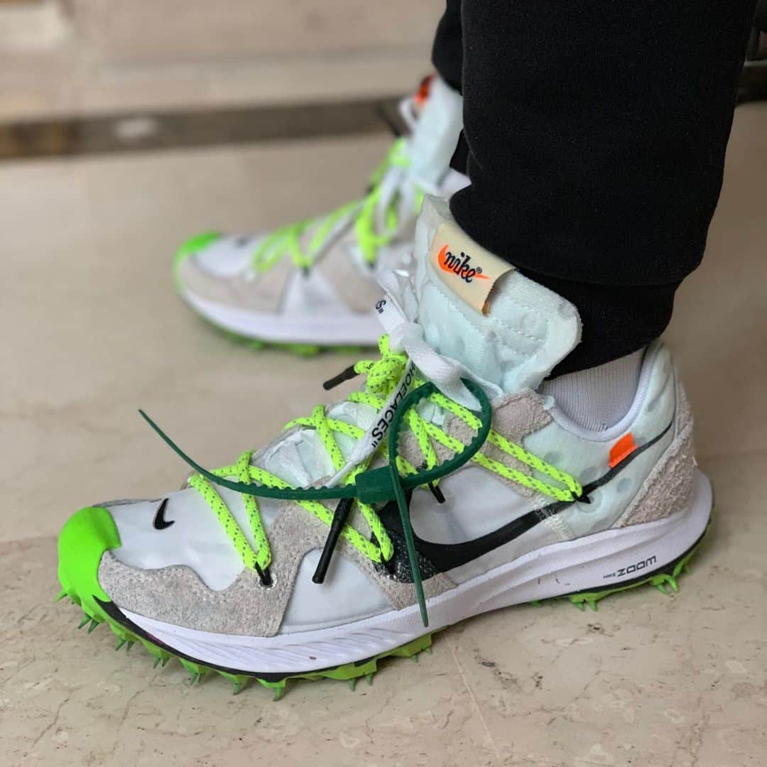 Sneaker Newsさんのインスタグラム写真 - (Sneaker NewsInstagram)「Drops tomorrow! Will you be copping the Off-White x Nike Zoom Kiger 5? For full release details, tap the link in our bio. 📸: @nikkiogun」6月23日 23時39分 - sneakernews
