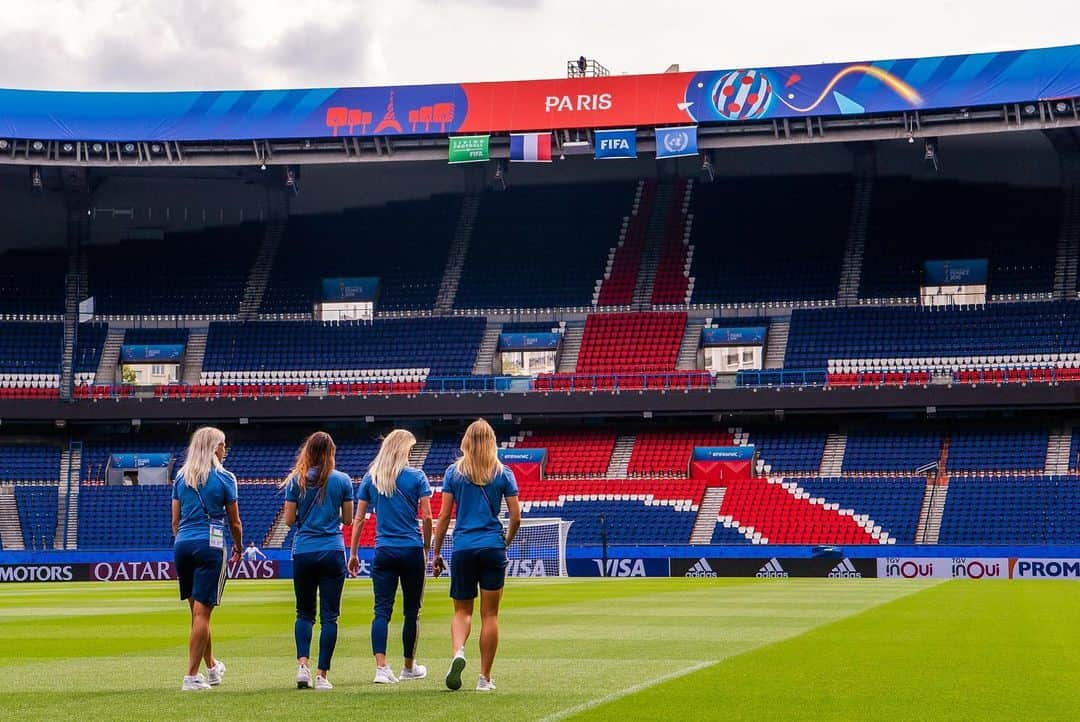 コソヴァレ・アスラニさんのインスタグラム写真 - (コソヴァレ・アスラニInstagram)「Le moment de briller. These are the games you live for. Can’t wait to enter the knockout stage tomorrow 🇸🇪 vs 🇨🇦 at Parc des Princes! #swewnt #FIFAWWC」6月23日 23時55分 - asllani9