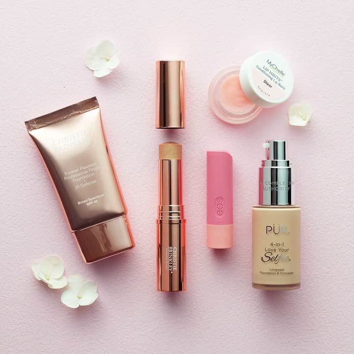 ロック&リパブリックのインスタグラム：「From sunrise to sunset, we’re all about that summer glow. 🌟 Tap to shop. #Kohls」