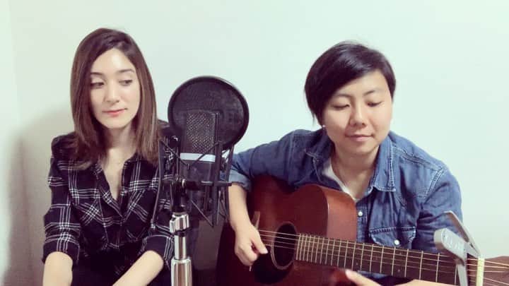 ステファニーのインスタグラム：「素晴らしく味があってとーってもイイ声の、@karenxmusicと今回カバーをやりました😊カレンは、今バークリー音楽院で音楽を学んでいて自身でもオリジナルをリリースしたり一生懸命頑張っています。最近リリースした"Hideaway"は私としてもとっても思い入れのある曲です(詳しくはカレンのインスタをチェック！)。将来がほんと楽しみ！ The very talented @karenxmusic invited me for this very special cover collaboration!! Karen is a super talented singer-songwriter currently studying at Berklee College of Music. She recently came out with her original song "Hideaway" so go check that out too😘  #Believer #ImagineDragons #Cover」