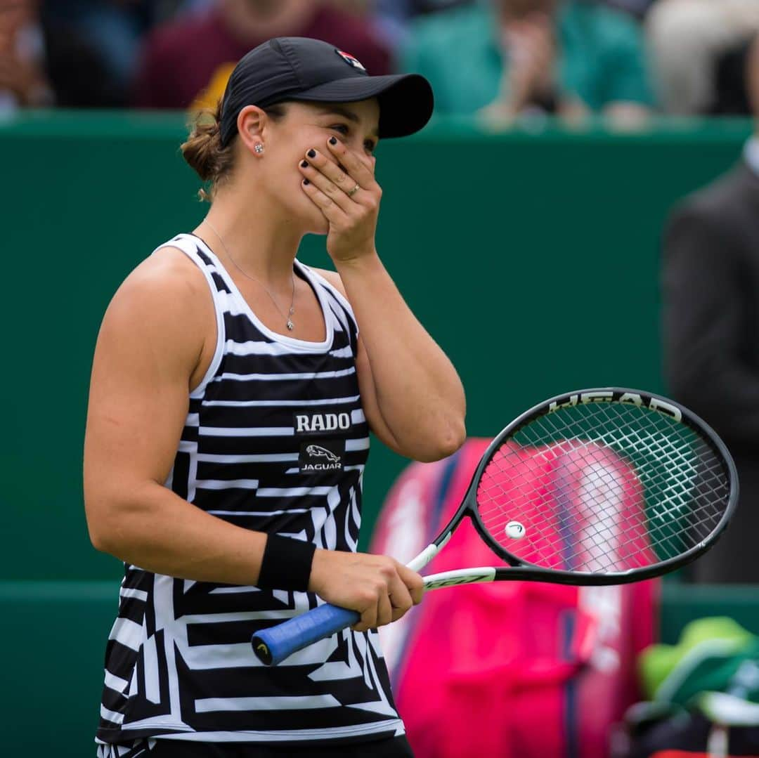 WTA（女子テニス協会）さんのインスタグラム写真 - (WTA（女子テニス協会）Instagram)「Congrats @ashbar96! 👏🙌🏆🤩☝️ #ItTakesWTA」6月23日 23時58分 - wta