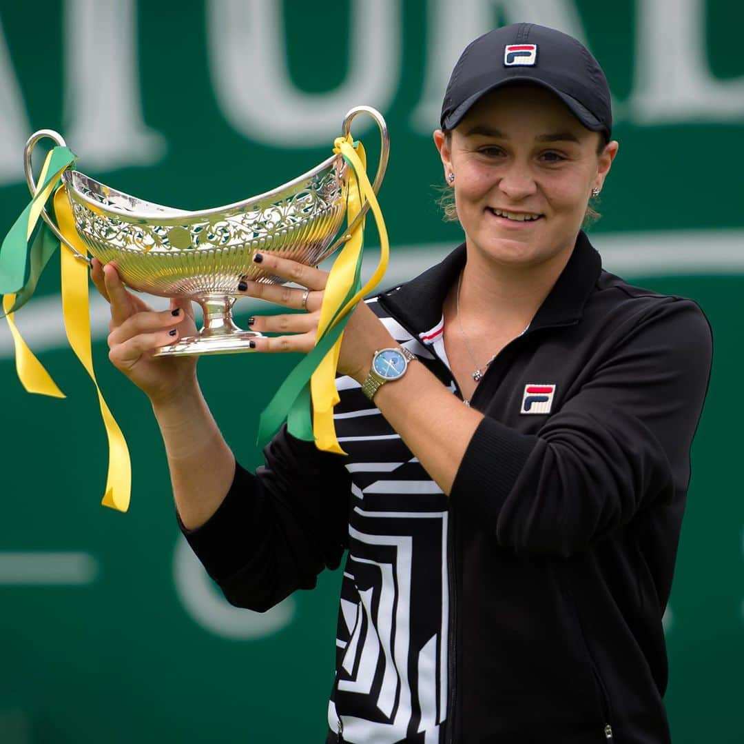 WTA（女子テニス協会）さんのインスタグラム写真 - (WTA（女子テニス協会）Instagram)「Congrats @ashbar96! 👏🙌🏆🤩☝️ #ItTakesWTA」6月23日 23時58分 - wta