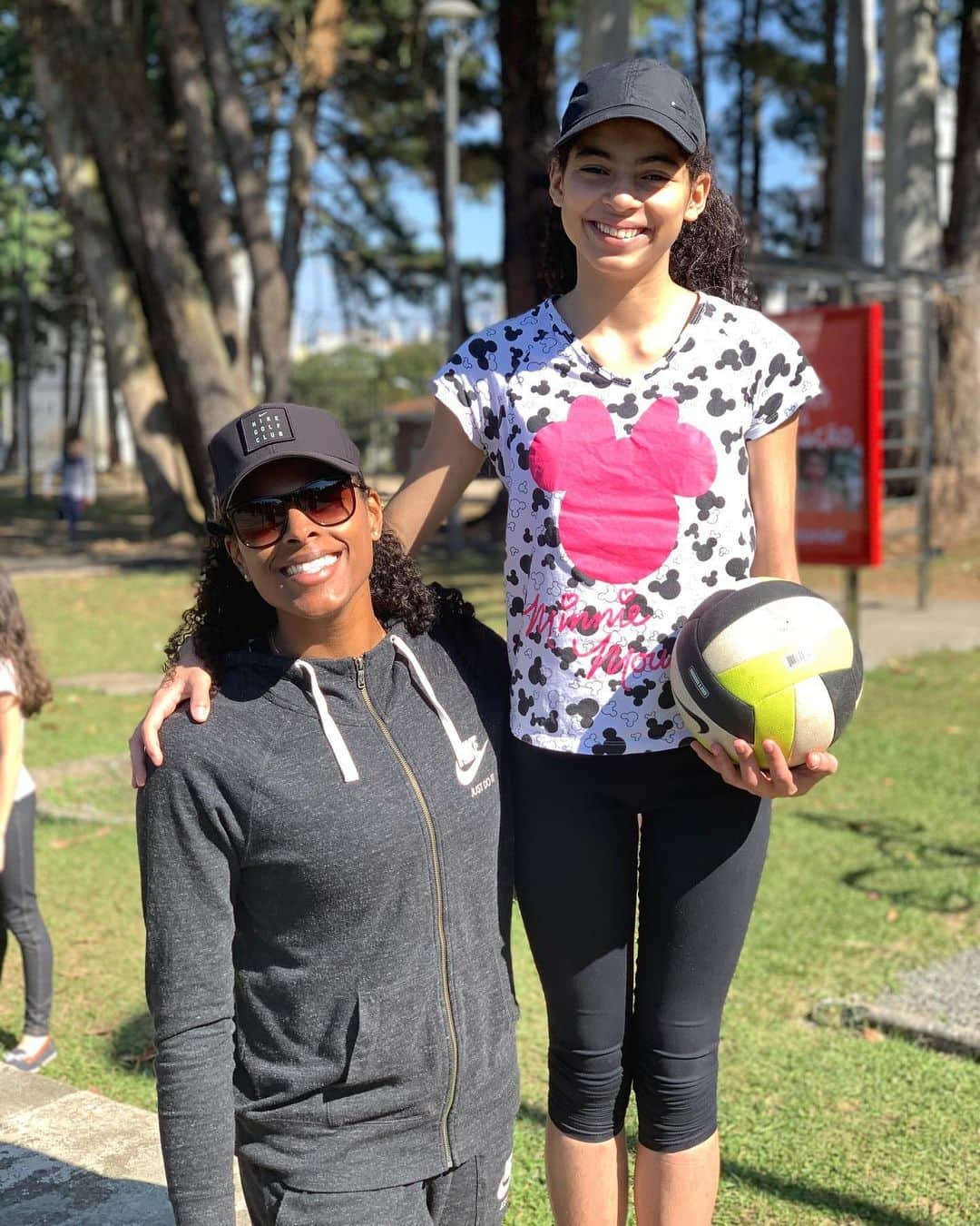 フェルナンダ・ロドリゲスさんのインスタグラム写真 - (フェルナンダ・ロドリゲスInstagram)「Já tá maior que a dinda?! 😊🏐🏀」6月23日 23時59分 - fegaray