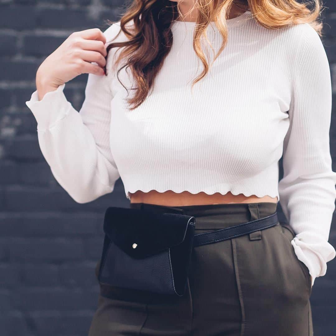 アクセサライズのインスタグラム：「Our Aliya leather belt bag (🔍: 7906430300) is your luxe choice. Combining pebbled leather, soft suede and flashes of metallic, this trending design also has an adjustable strap and wear it cross-body style.  Tap the link in our bio to shop. #Accessorize #NewSeason」