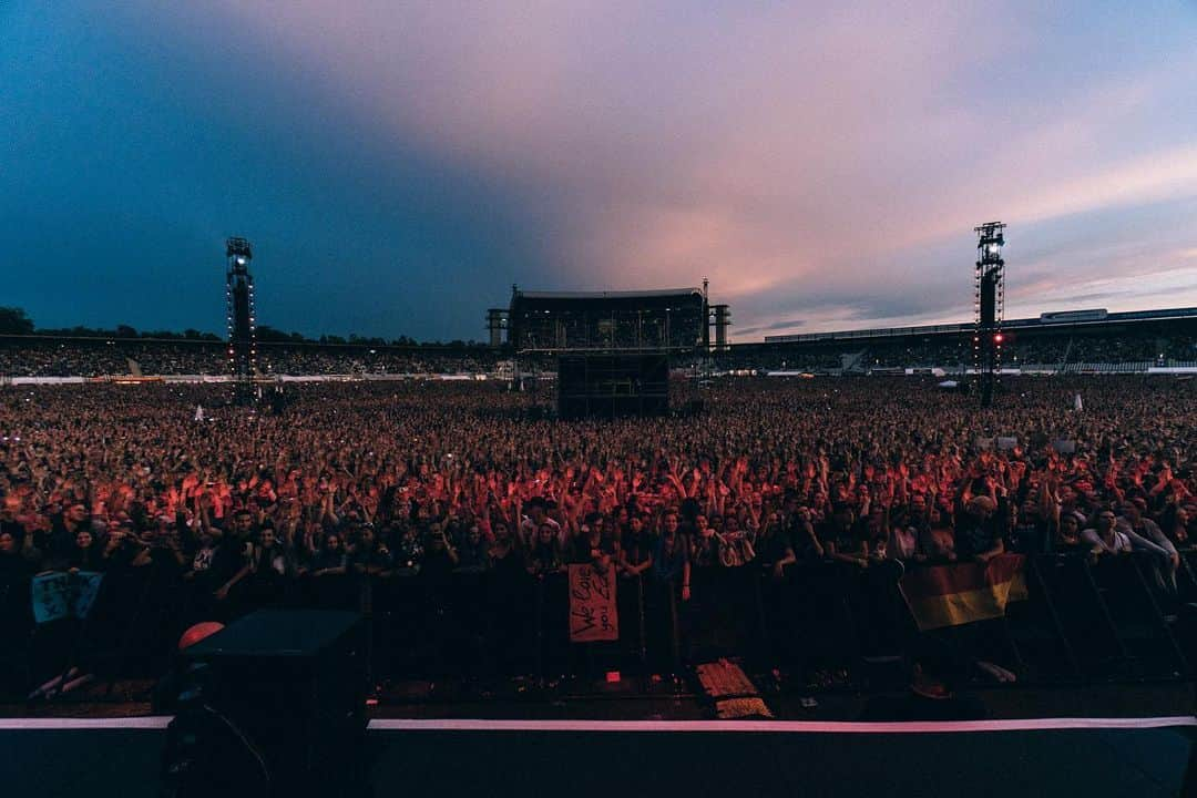 エド・シーランさんのインスタグラム写真 - (エド・シーランInstagram)「Hockenheim night #1 ! 📸 @nicminnssphotos coz Zak was at a wedding」6月24日 0時06分 - teddysphotos