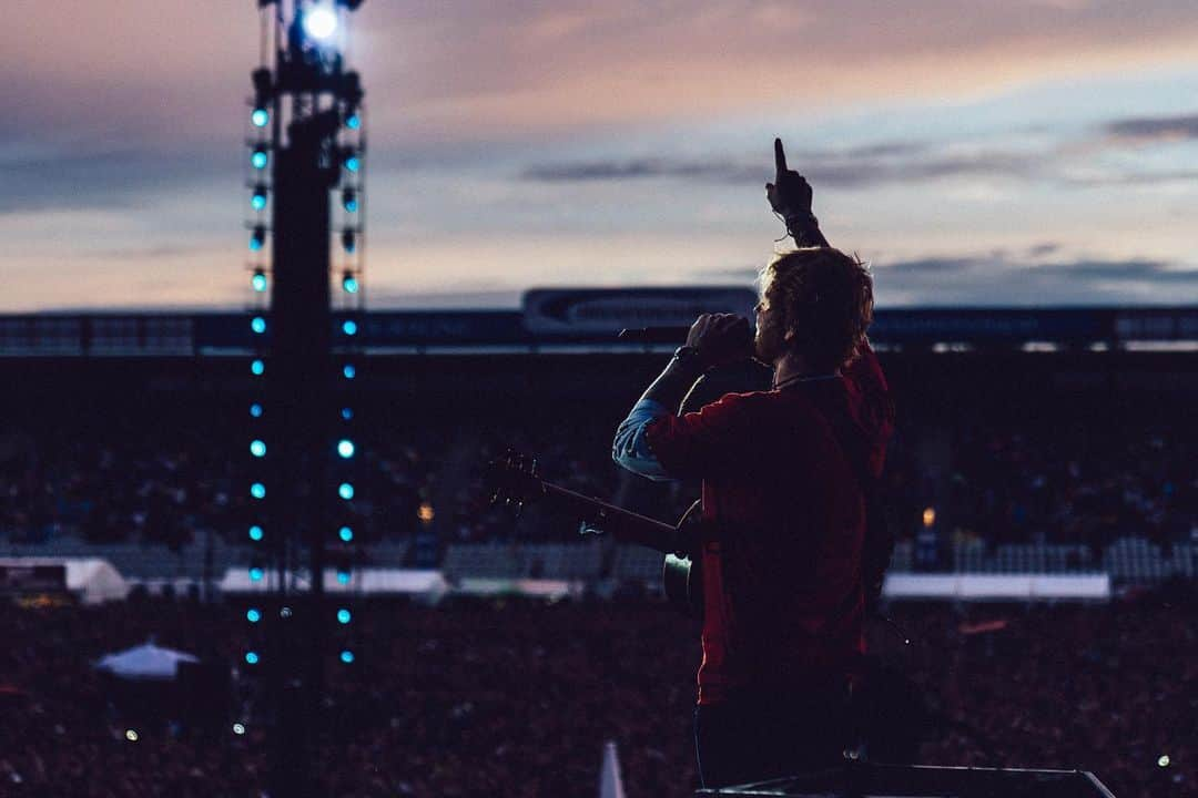 エド・シーランさんのインスタグラム写真 - (エド・シーランInstagram)「Hockenheim night #1 ! 📸 @nicminnssphotos coz Zak was at a wedding」6月24日 0時06分 - teddysphotos