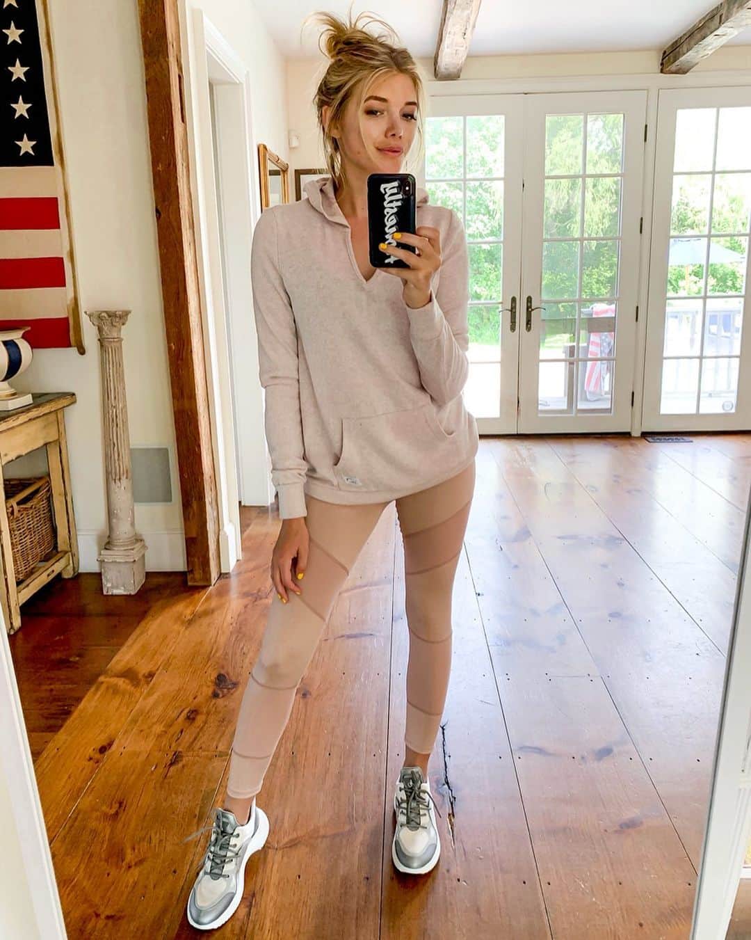 サムエデルマンのインスタグラム：「Sweat in style 💦 @honestlykate in our Mesh Leggings, Soft Hoodie, and Meena Sneaker」